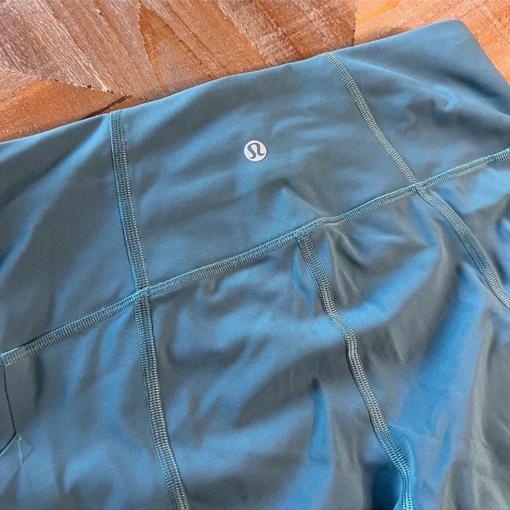 Lululemon In Movement Crop Leggings Pacific‎ Breeze Size 8